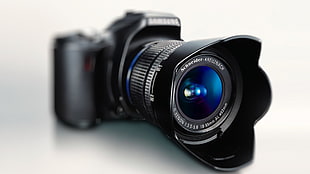 black DSLR camera