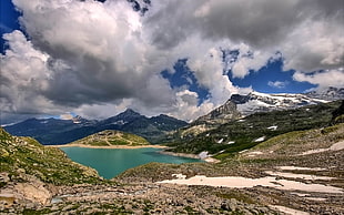 photo of white and blue sky under the mountains HD wallpaper