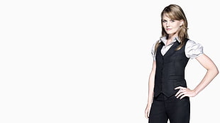 woman wearing black vest HD wallpaper