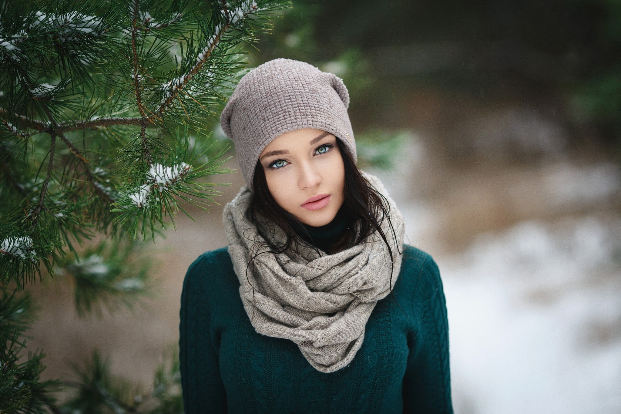 woman wearing grey knit cap and infinity scarf