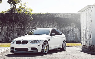 white BMW E-series, car, BMW HD wallpaper