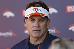 man wearing white Denver Broncos sunvisor hat HD wallpaper
