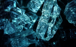 closeup photo of a crystal quartz HD wallpaper