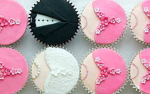 eight cupcakes HD wallpaper