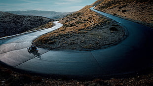 gray horse shoe-shape concrete road, motorcycle, road, hills, trikes HD wallpaper