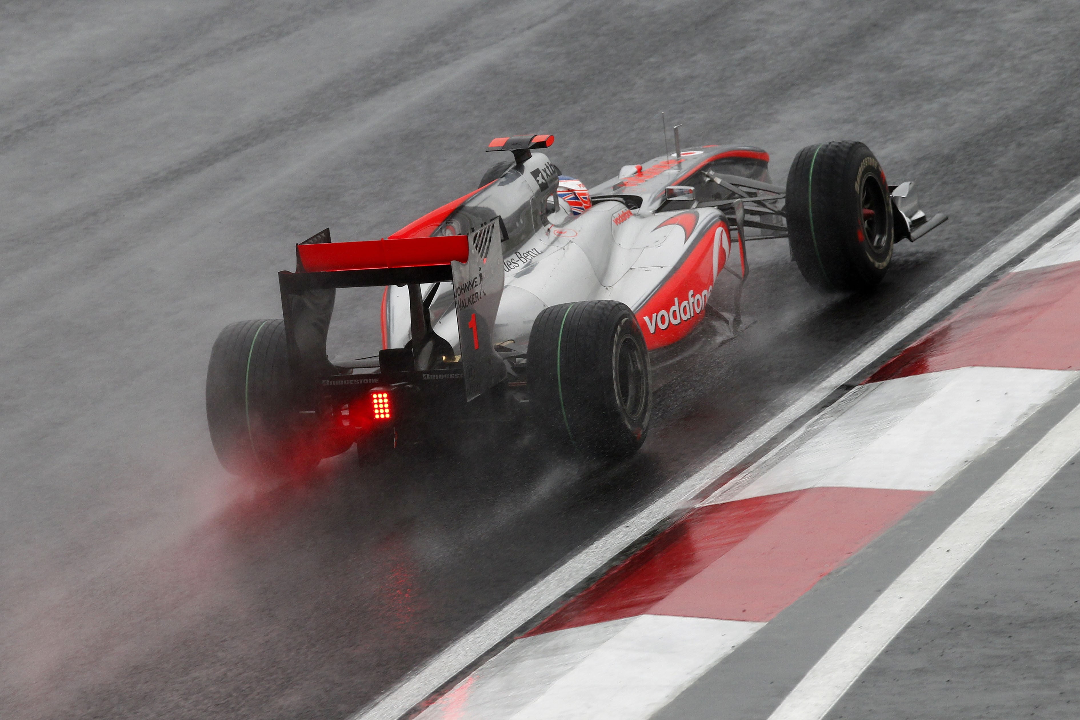 2160x1440 resolution | white and red racing car, Formula 1, race cars ...