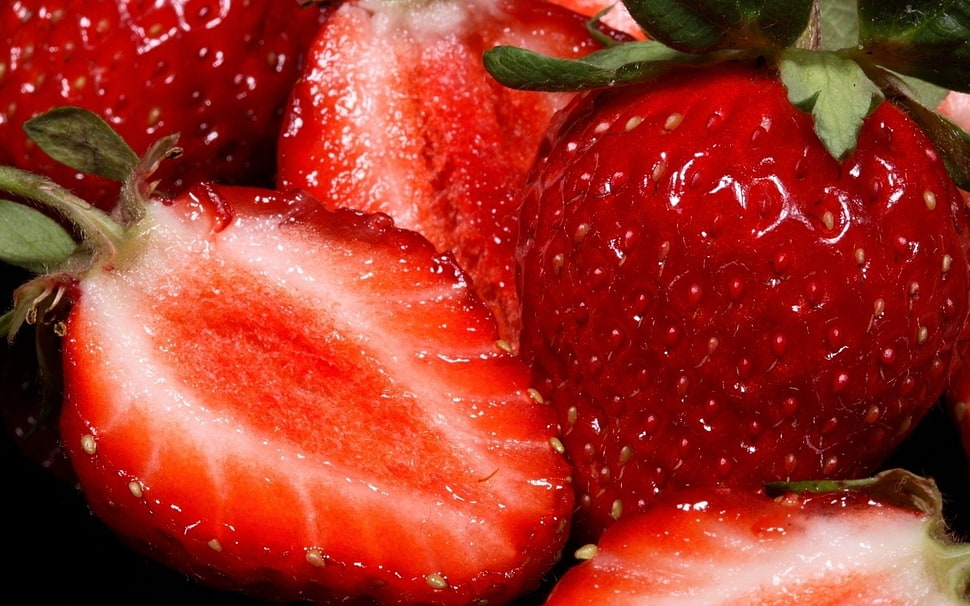 ripe strawberries HD wallpaper