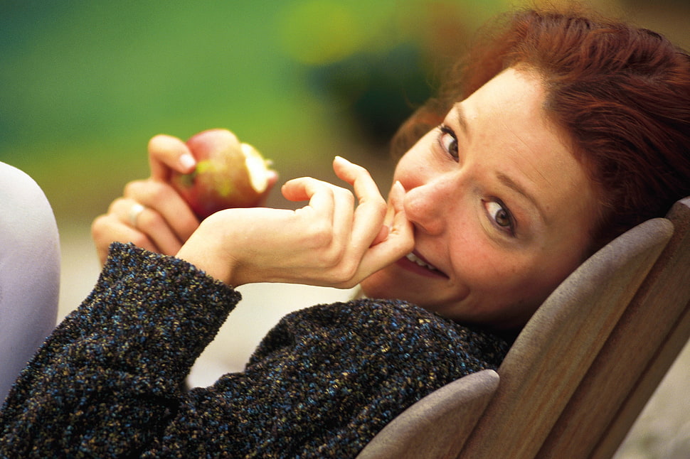 woman holding fruit smiling HD wallpaper