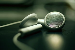 white earphones macro photo HD wallpaper
