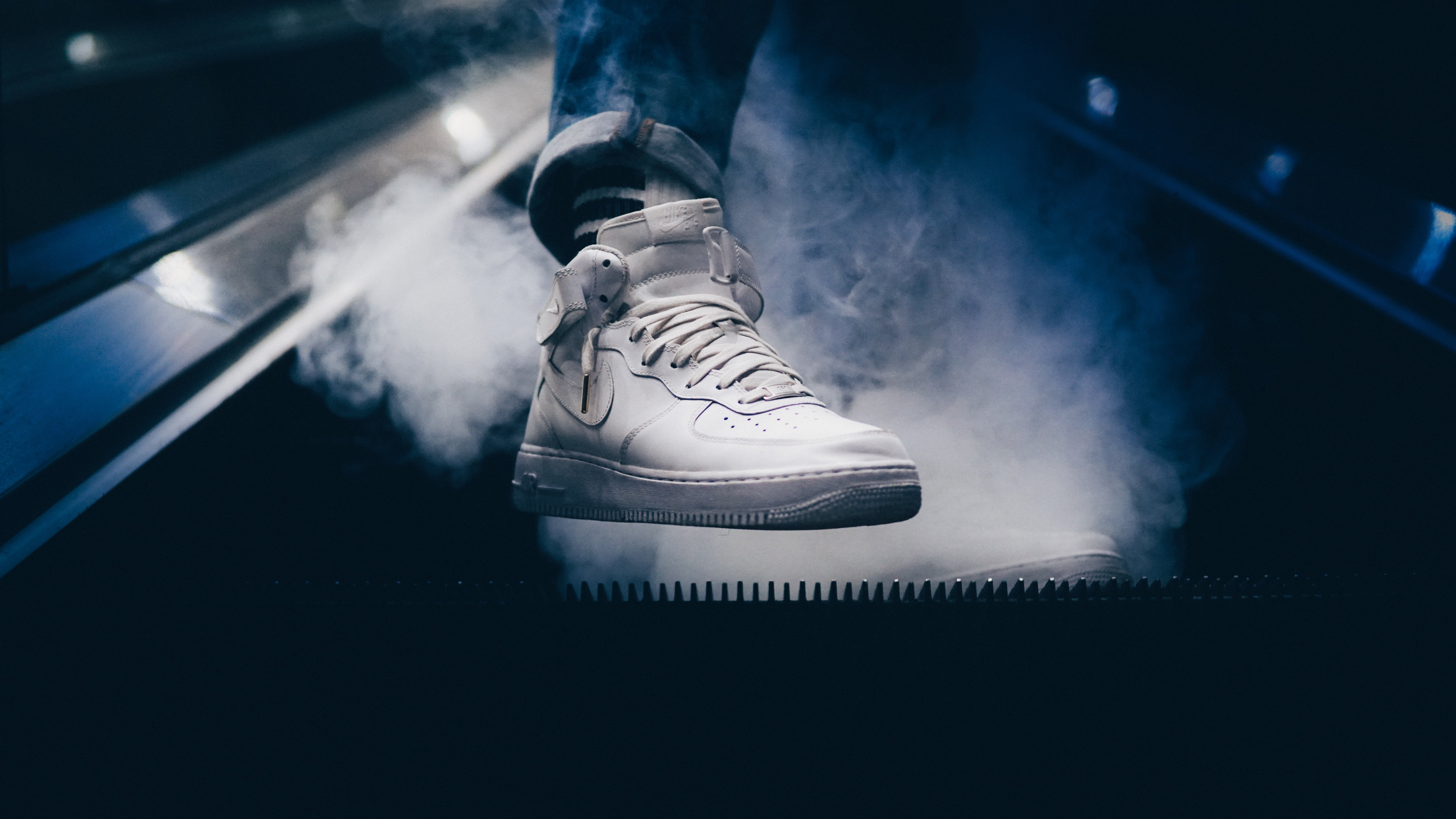 Unpaired white Nike Air Force 1 high HD wallpaper | Wallpaper Flare