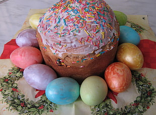 Easter egg with chocolate cake HD wallpaper