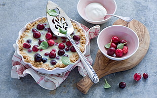berry pie with cream, food, lunch, dessert, fruit HD wallpaper