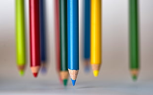 assorted colored pencils HD wallpaper