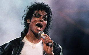 Michael Jackson singing HD wallpaper