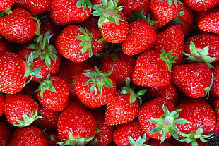 bunch of strawberries HD wallpaper