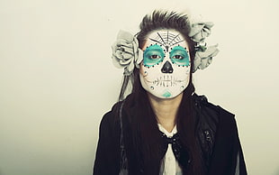 person with white and blue face skull paint HD wallpaper