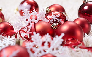 red Christmas bauble lot, New Year, Christmas ornaments , snowflakes, ribbon HD wallpaper