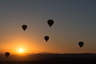 five hot air balloons in flight HD wallpaper