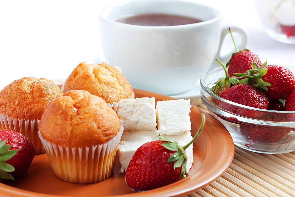 muffins and strawberries on plate and bowls HD wallpaper