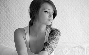 woman sitting on bed with tattoo on shoulder HD wallpaper