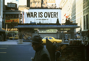 men's gray shirt, John Lennon, Yoko Ono, protestors, Vietnam War HD wallpaper