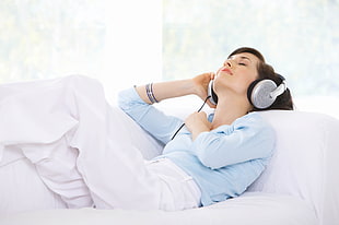 woman in blue dress shirt with white pants wearing headphones HD wallpaper