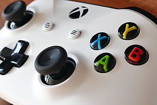 white and black Xbox One controller HD wallpaper