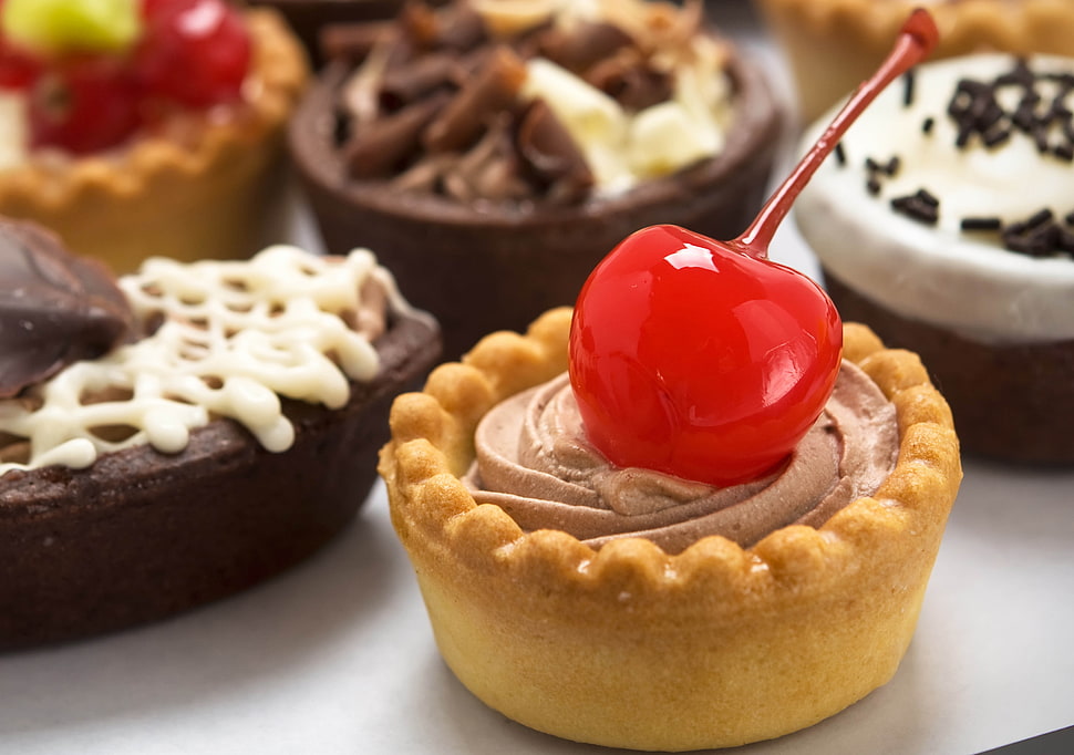cherry in cupcakes HD wallpaper