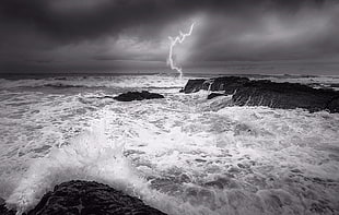 big waves heating rock near thunder HD wallpaper