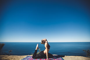woman in black sports bra doing yoga near  body of water HD wallpaper