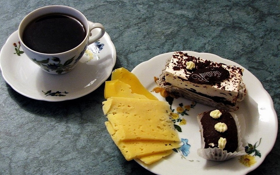 closeup photo of sliced cake on plate near teacup with saucer HD wallpaper