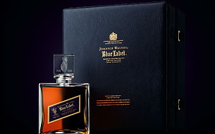 Blue Label bottle and box HD wallpaper