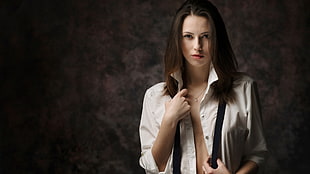 women's white dress shirt and black necktie, women, model, brunette, long hair