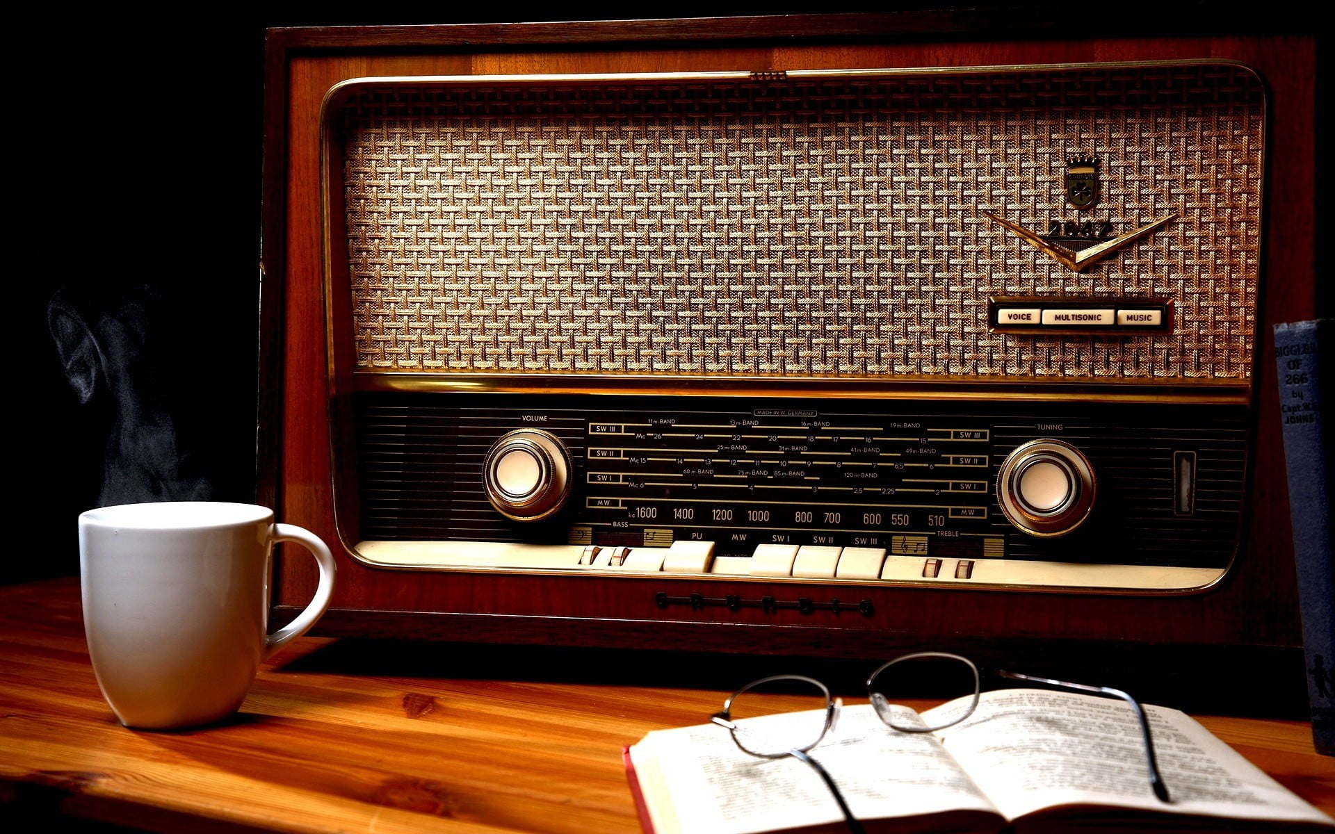 Vintage brown and black radio, music, anime, radio, indoors HD wallpaper |  Wallpaper Flare