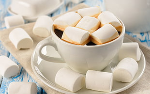 white ceramic mug with chocolate and marshmallow on top HD wallpaper