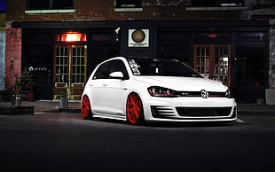 white Volkswagen Golf with red auto rims HD wallpaper