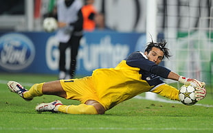 goal keeper catching ball