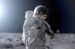 men's white astronaut suit, Apollo, Moon, astronaut HD wallpaper