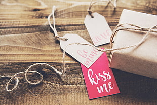 kiss me hanging decor