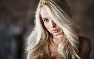 big curls blonde hair selective focus photography HD wallpaper