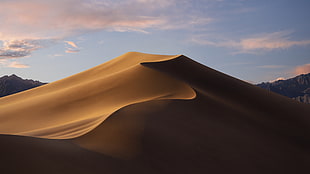 brown sand mountain, desert, Mojave, daylight, California HD wallpaper