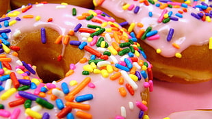 doughnut with sprinkles, donut, sprinkles, dessert, food HD wallpaper