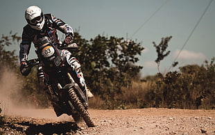person riding on motocross dirt bike photo HD wallpaper