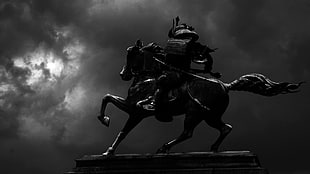 gray knights and horse statue, statue, samurai, horse, Japan HD wallpaper