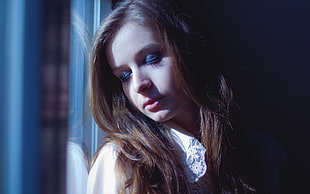 portrait photo of woman leaning on glass window HD wallpaper