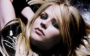 closeup photo of Avril Lavigne HD wallpaper