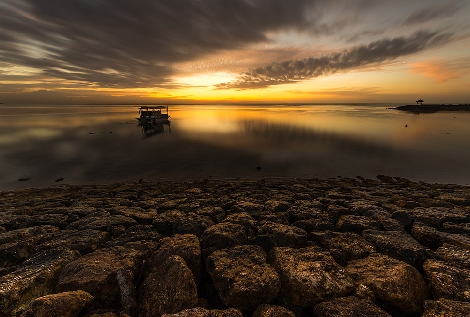 reflection photography of yellow and gray Skies During sunset HD wallpaper