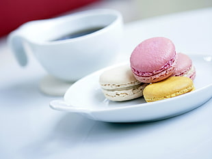 ice cream cookie on white ceramic plate near coffee mug\ HD wallpaper