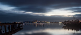 photography of body of water under gray sky, montevideo HD wallpaper