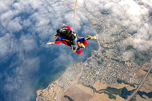 skydiver in min air during daytime HD wallpaper